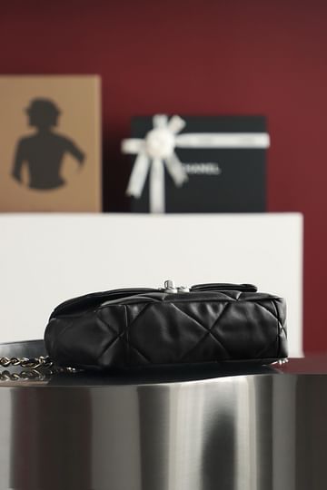 19 Silver 26cm Chanel 1160