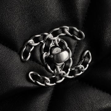 19 Silver 26cm Chanel 1160
