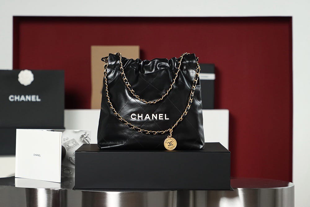 22 Bag Chanel White 35cm