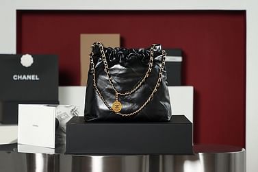 22 Bag Chanel White 35cm