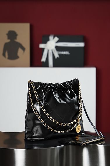 22 Bag Chanel White 35cm
