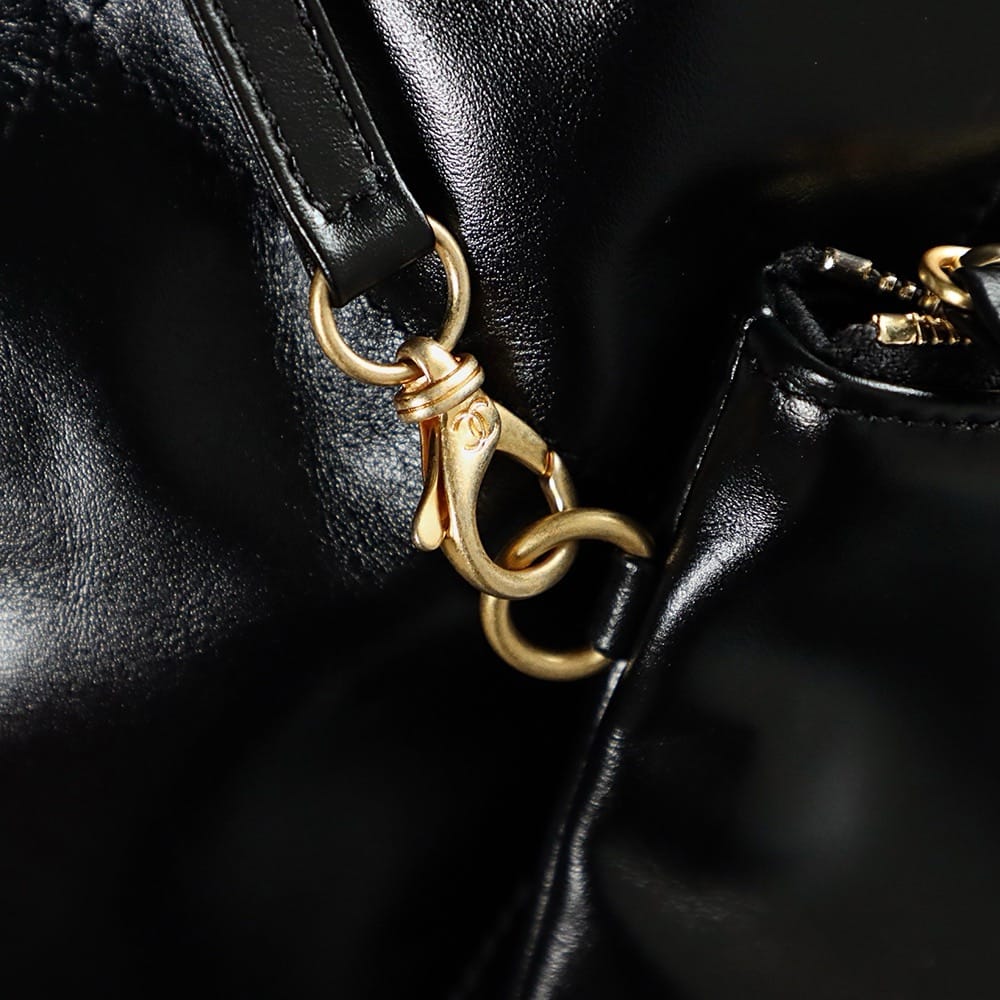 22 Bag Chanel White 38cm