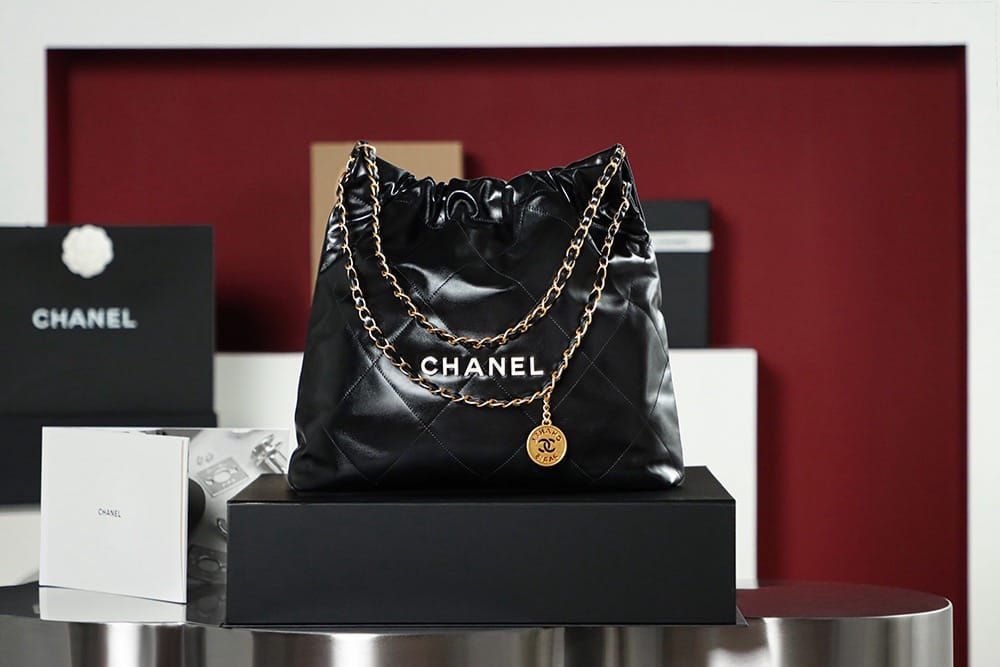 22 Bag Chanel White 38cm