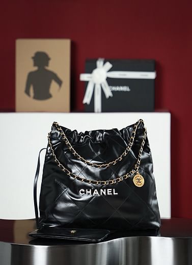 22 Bag Chanel White 38cm