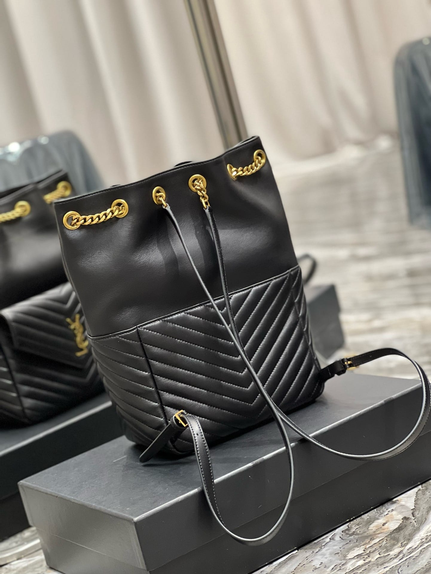 Joe Saint Laurent 672609.2