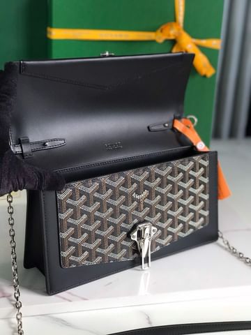 Duchesse Marie-Caroline Goyard 20241.11