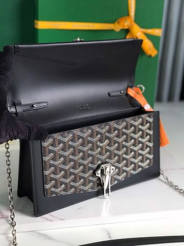 Duchesse Marie-Caroline Goyard 20241.11