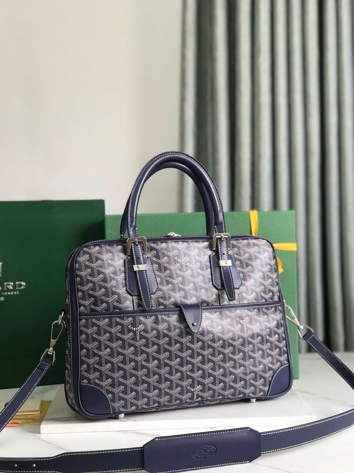 Ambassad message bag Goyard 20288.1