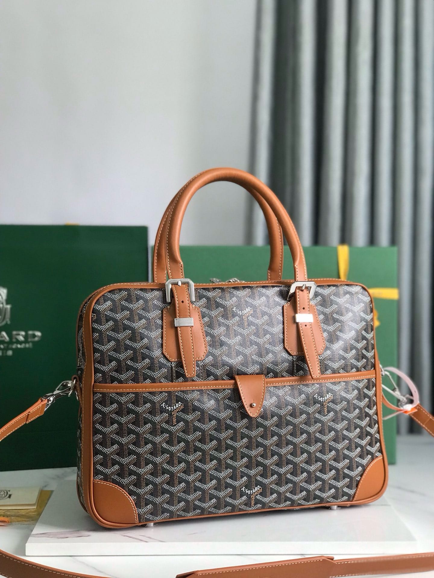 Ambassad message bag Goyard 20288.2