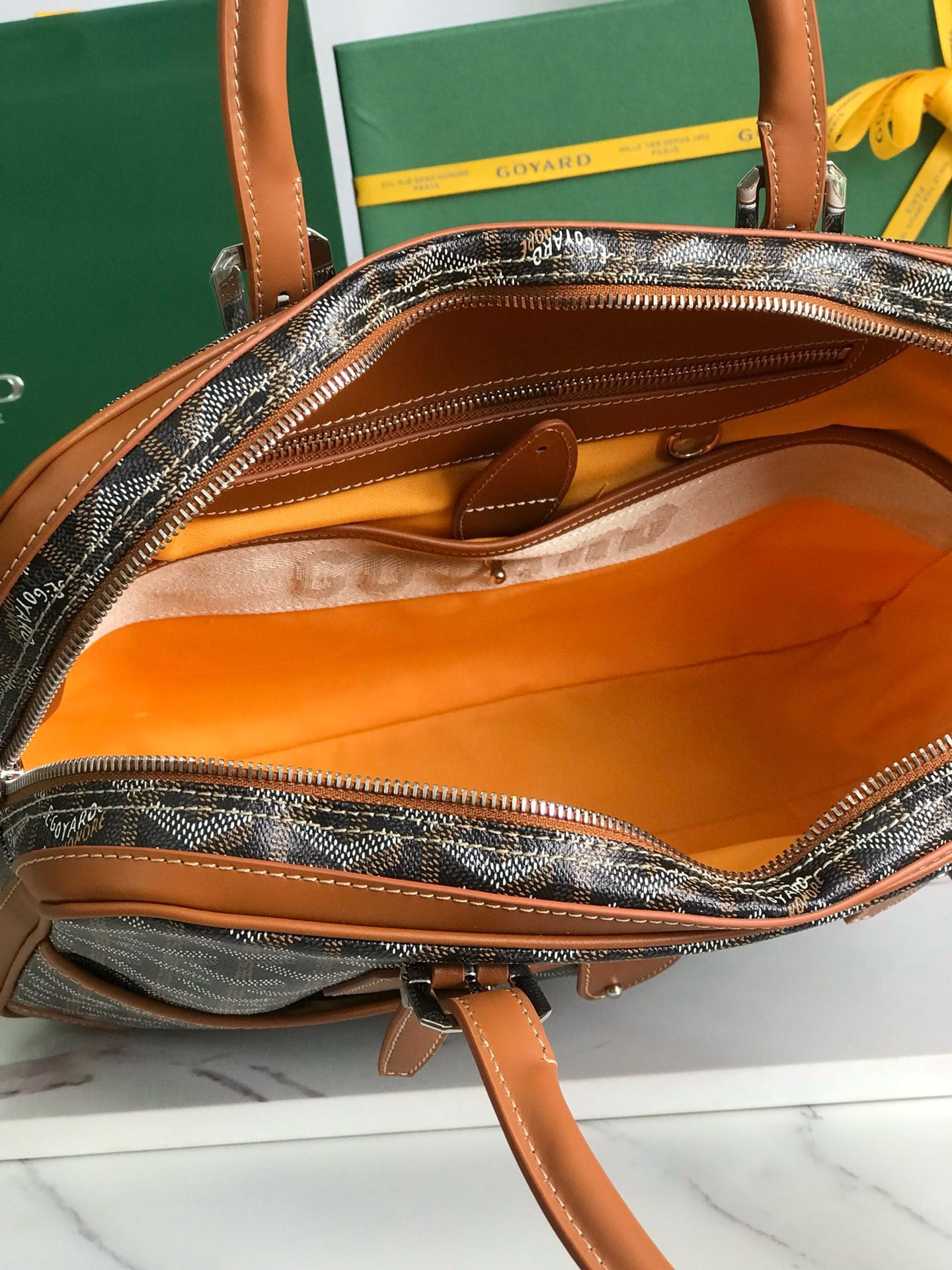 Ambassad message bag Goyard 20288.2