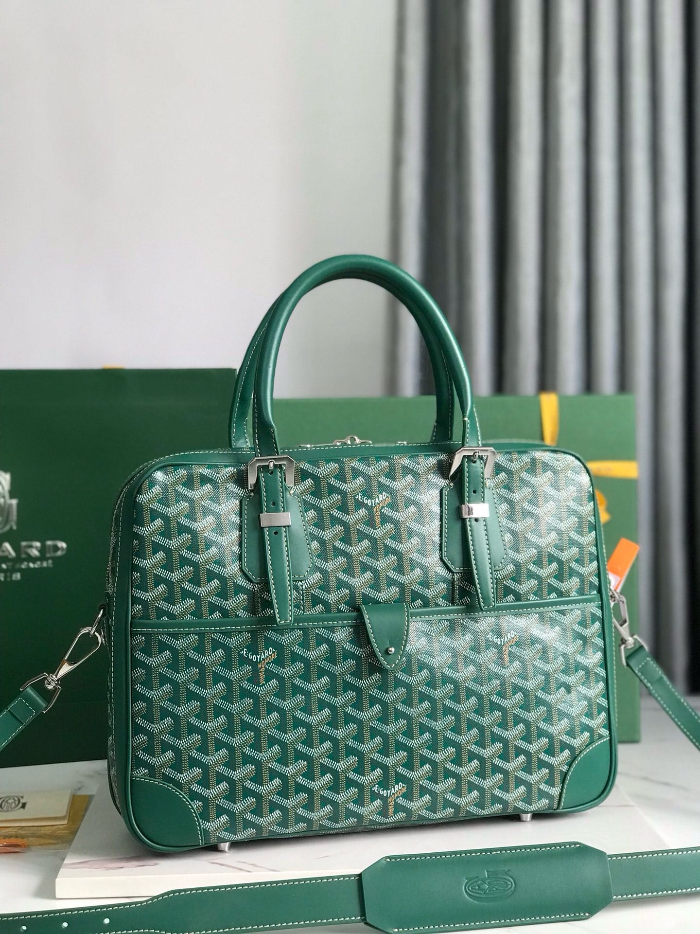 Ambassad message bag Goyard 20288.3