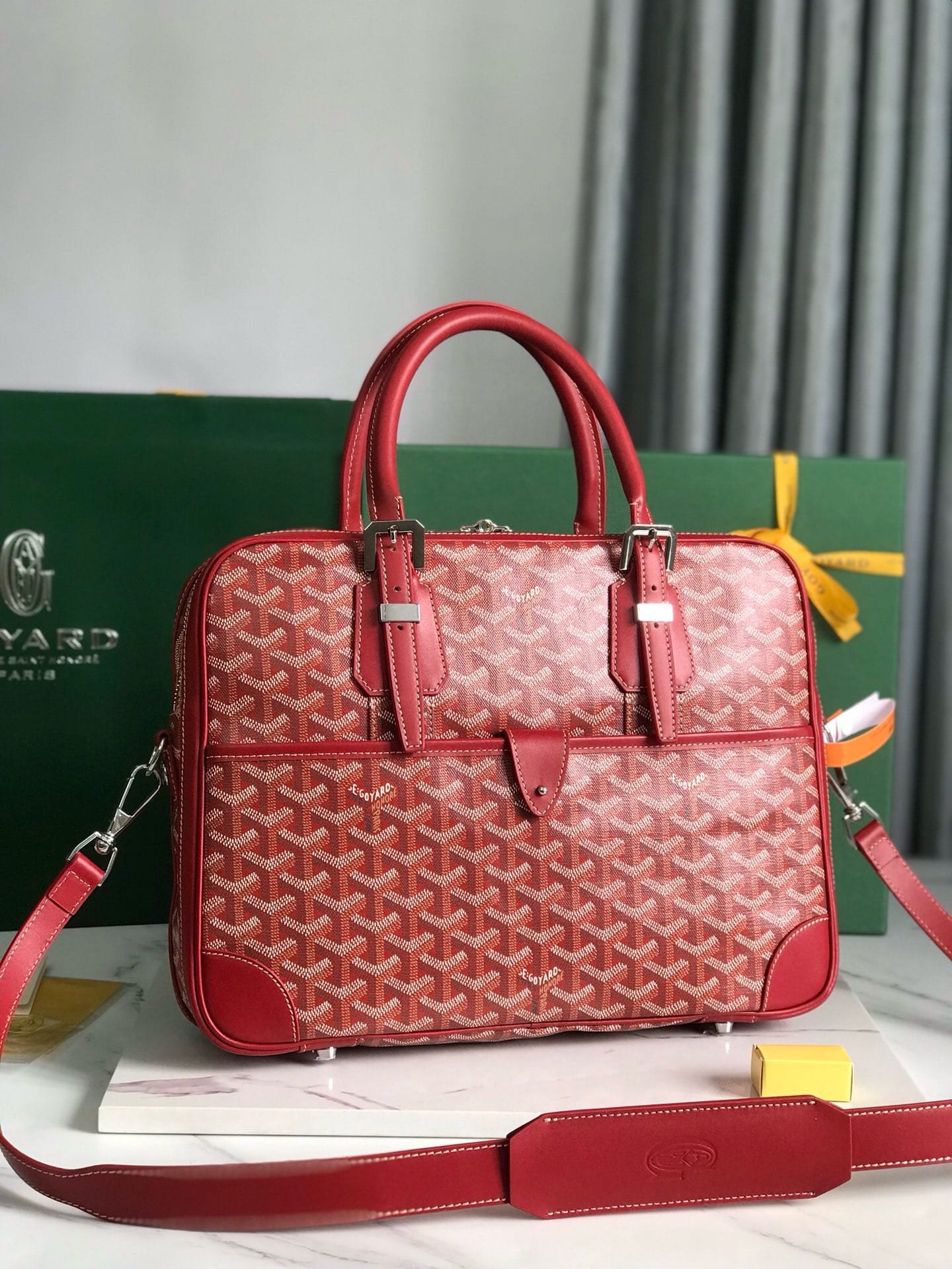 Ambassad message bag Goyard 20288.5