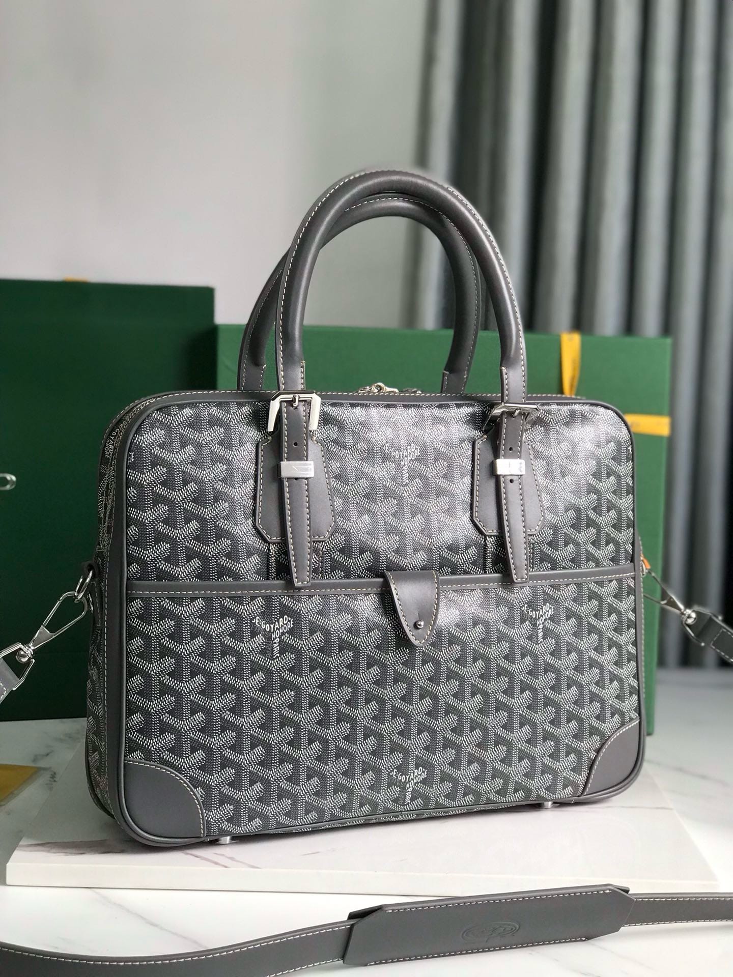 Ambassad message bag Goyard 20288.7