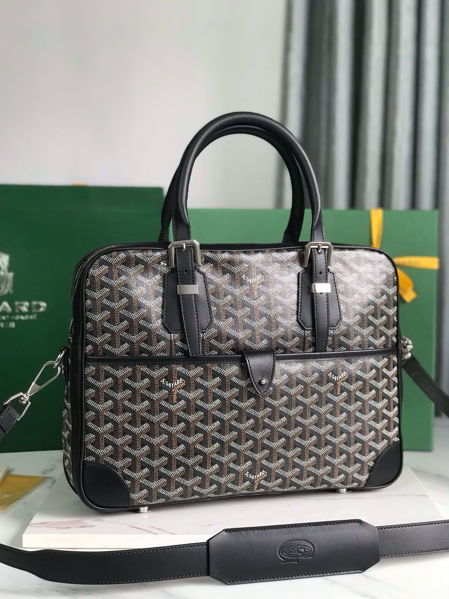 Ambassad message bag Goyard 20288.8