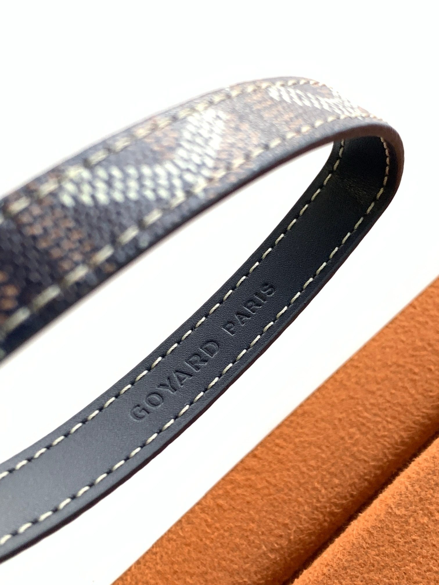 Sesame Goyard 8515.4