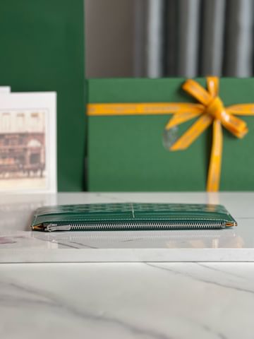 Insert Louise Goyard 5