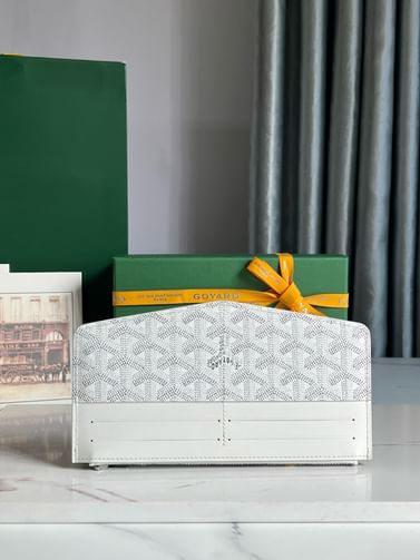 Insert Louise Goyard 7