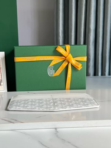 Insert Louise Goyard 7