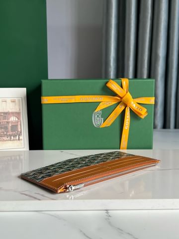 Insert Louise Goyard 8