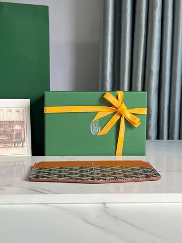 Insert Louise Goyard 8