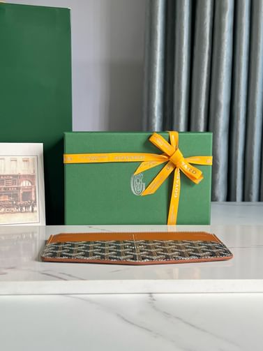 Insert Louise Goyard 8