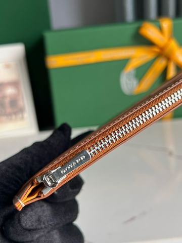 Insert Louise Goyard 8