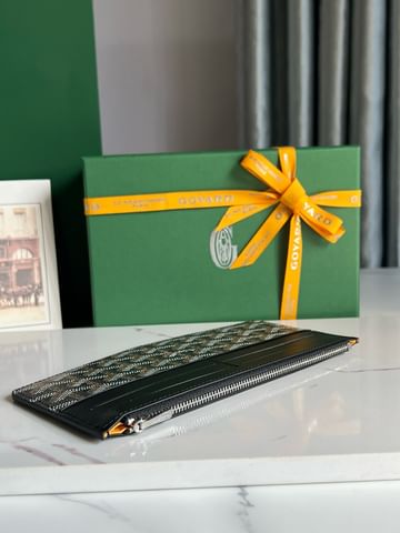 Insert Louise Goyard 9