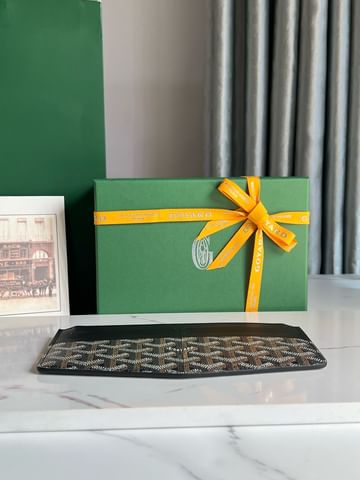 Insert Louise Goyard 9