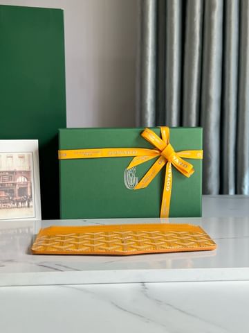 Insert Louise Goyard 10