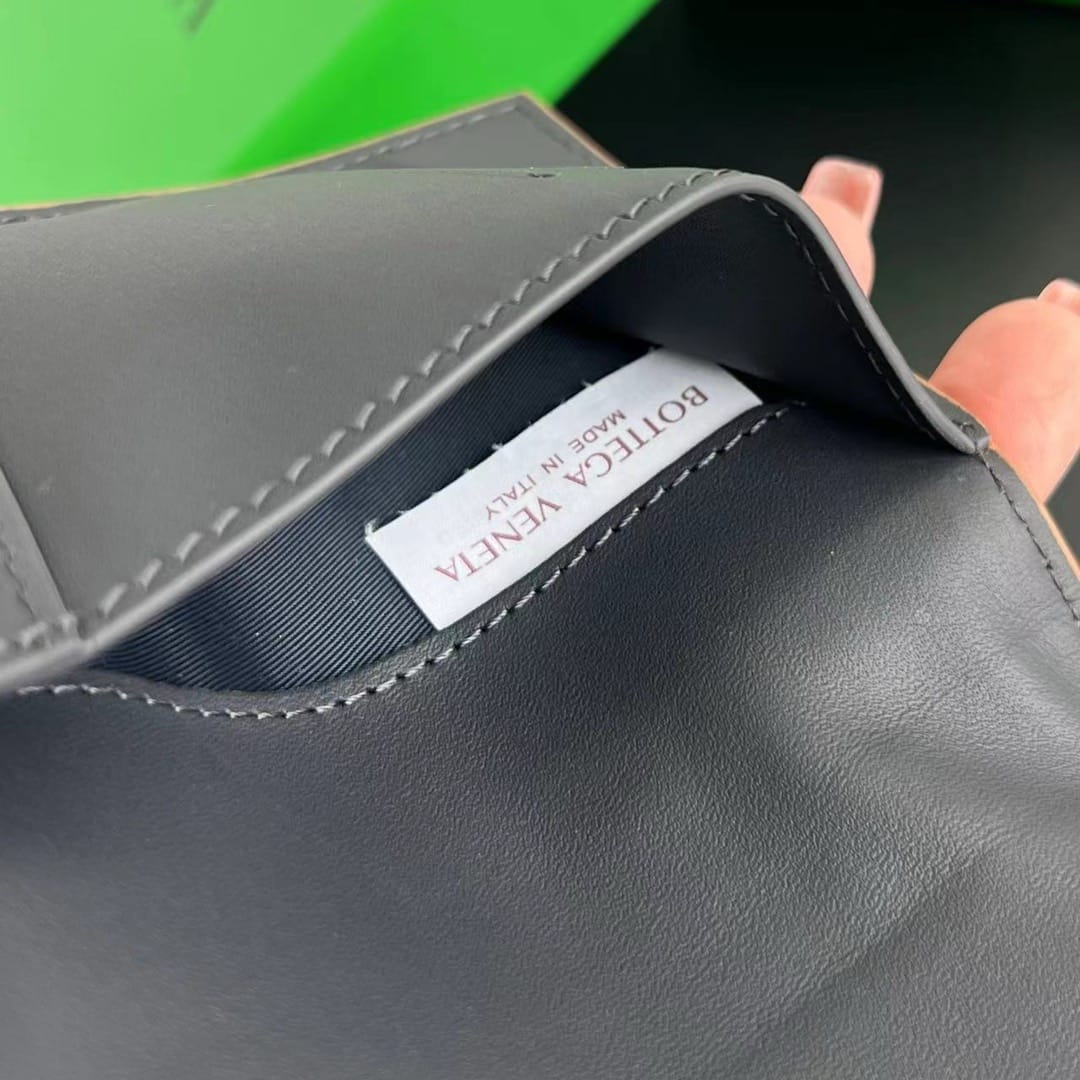 Cassette Bottega Veneta 777046.1