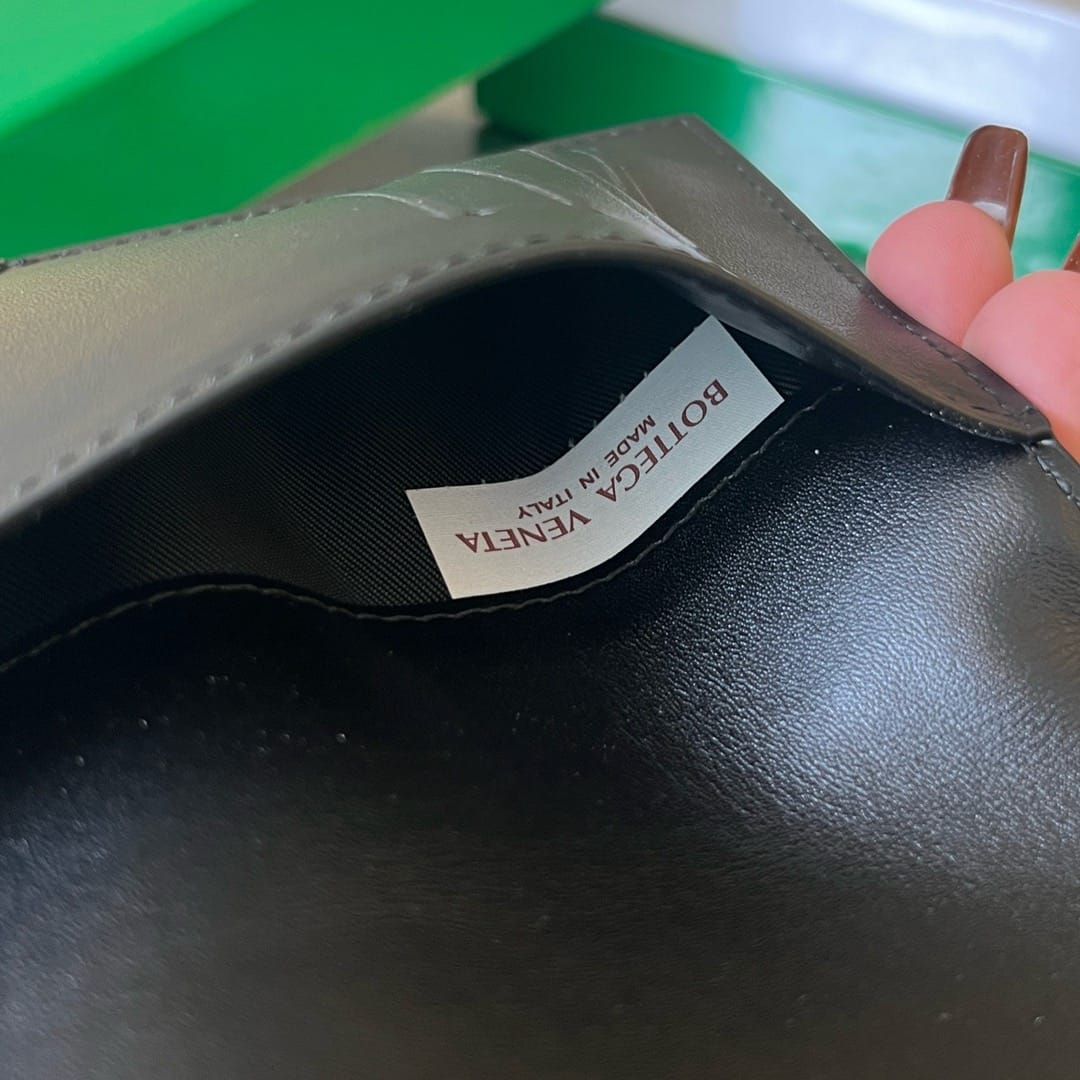 Cassette Bottega Veneta 777046.3