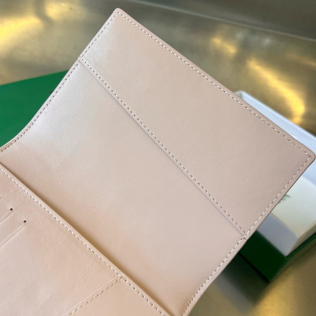 Cassette Bottega Veneta 777046.4