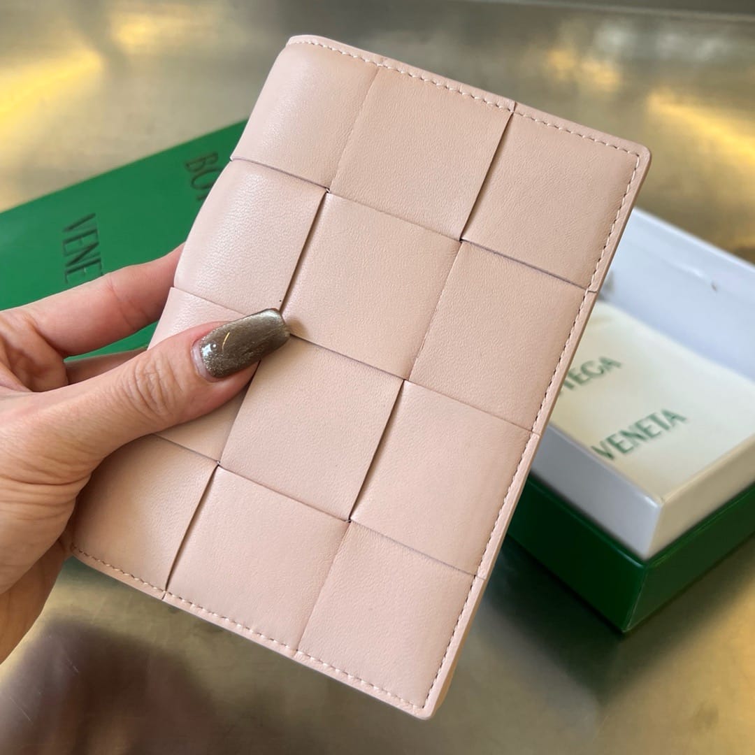 Cassette Bottega Veneta 777046.4