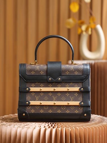 Trianon Louis Vuitton M45908