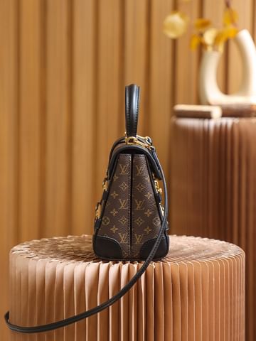 Trianon Louis Vuitton M45908