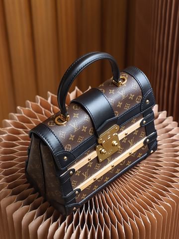 Trianon Louis Vuitton M45908