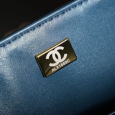 Classic 11.12 handbag Chanel A01112