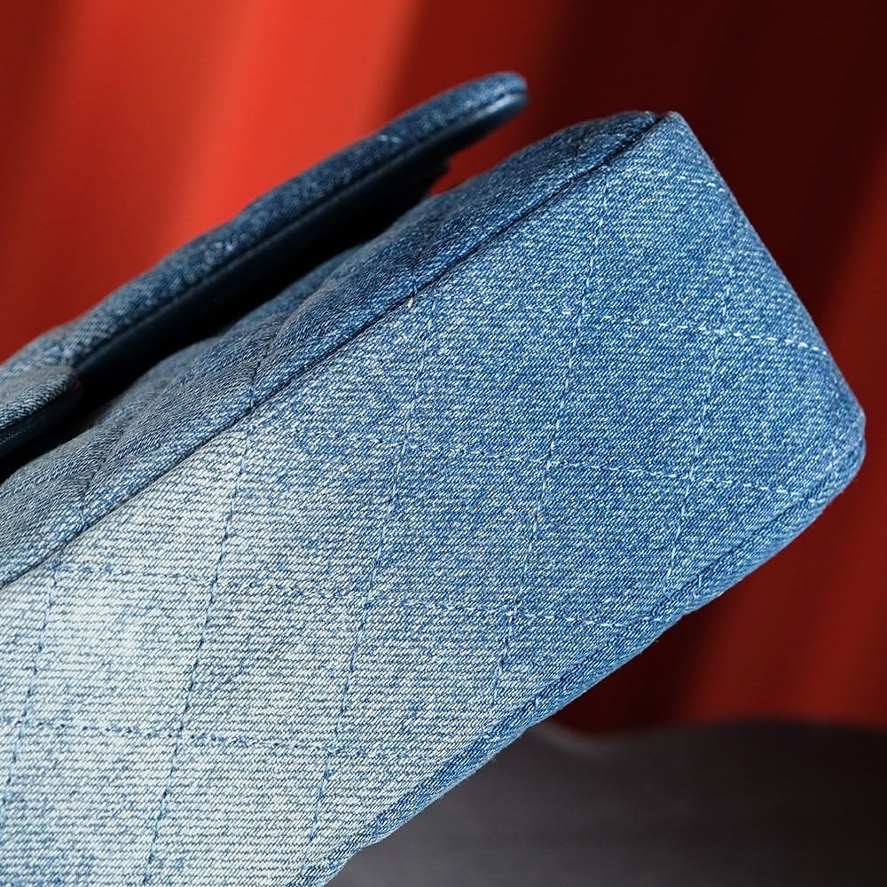 Classic 11.12 handbag Chanel A01112