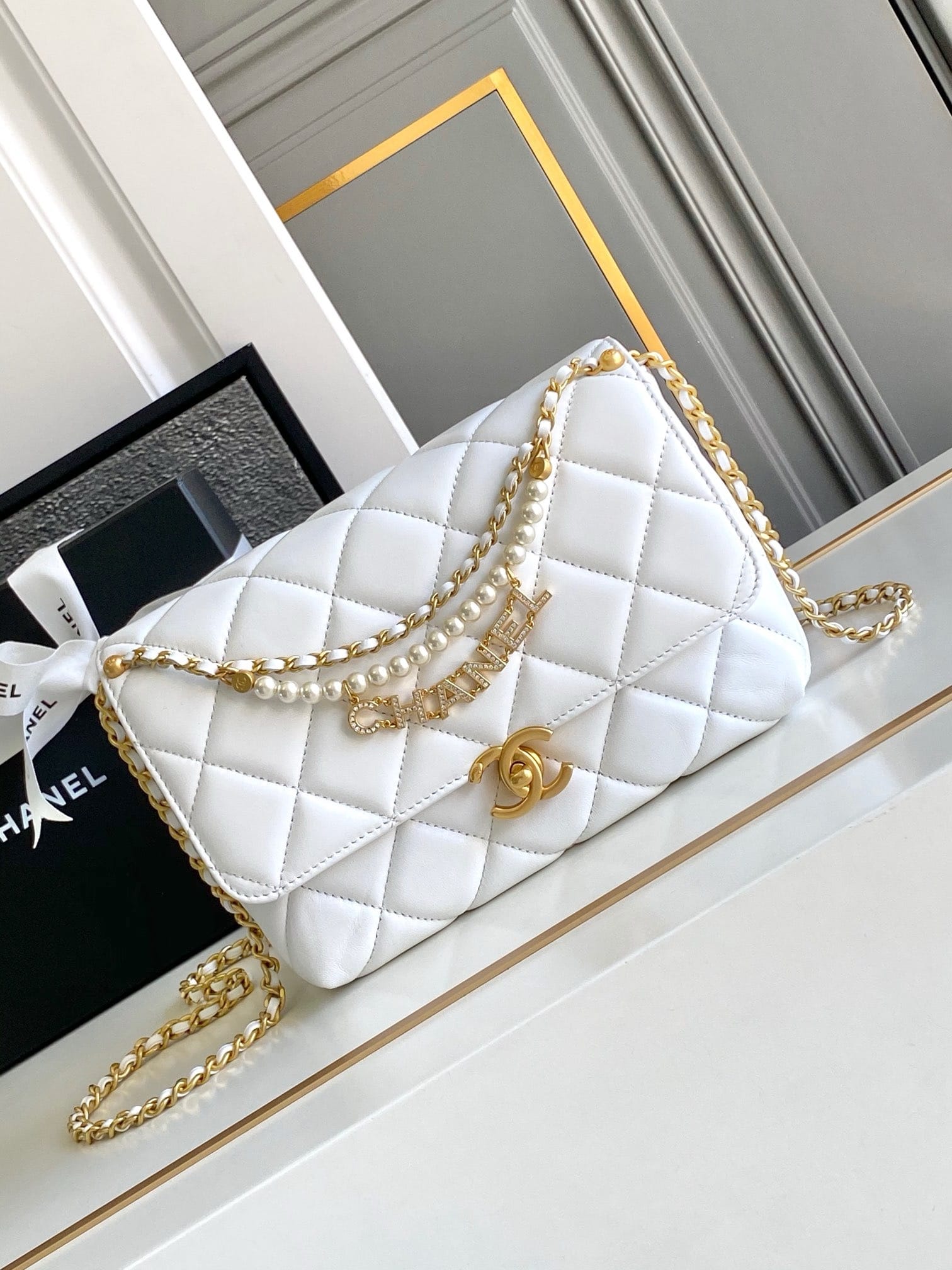 Small Flap bag Chanel AS4987.1