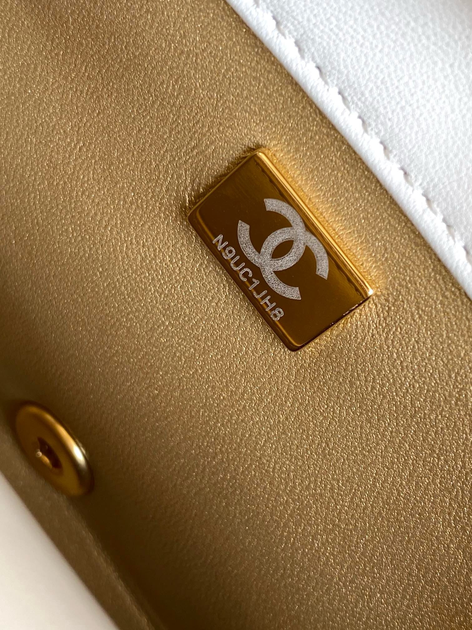 Small Flap bag Chanel AS4987.1