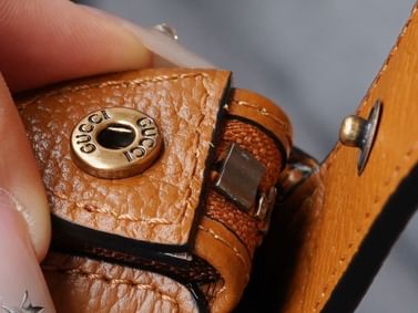 Aphrodite Gucci 739076.1