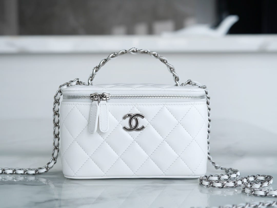 Vanity 23K Chanel C02