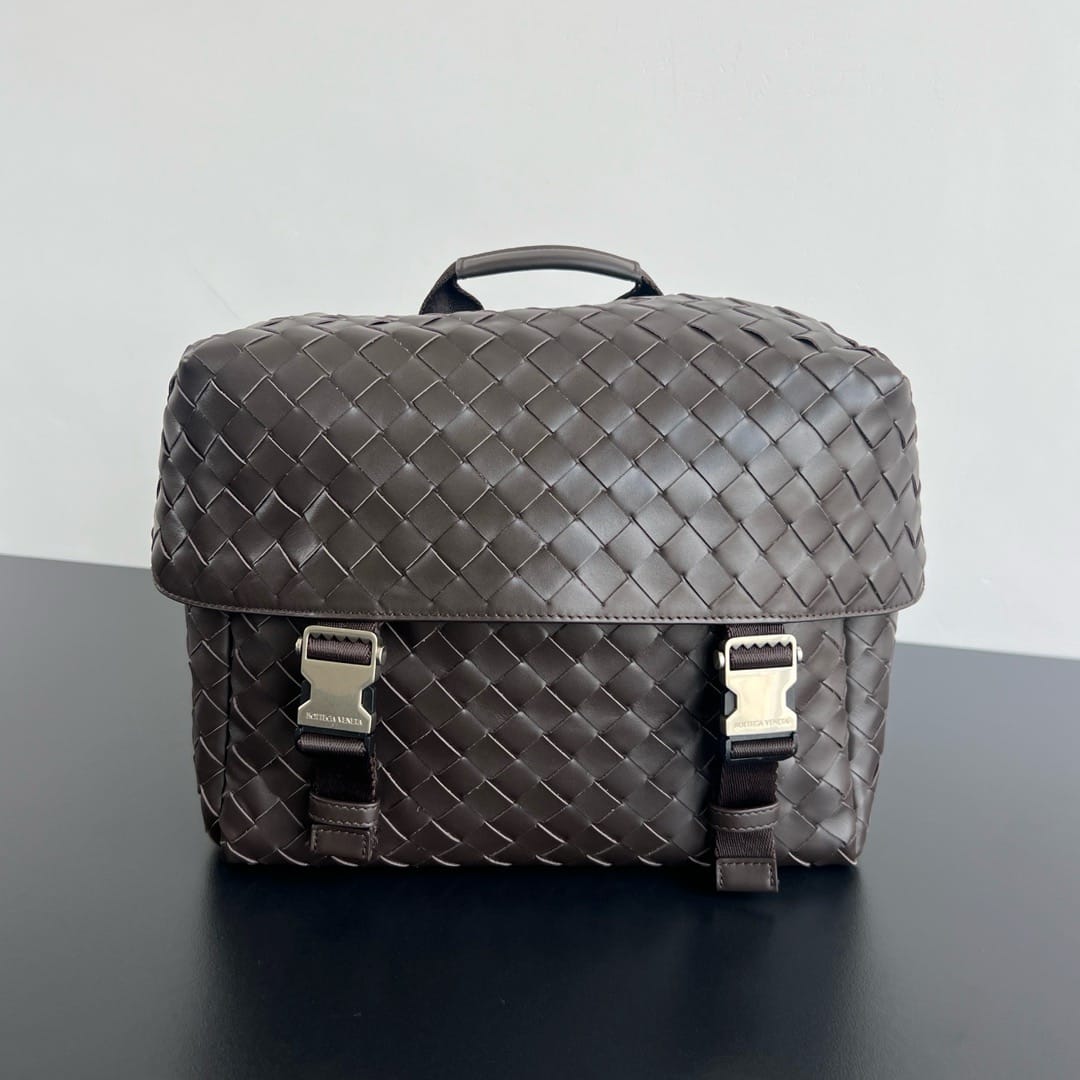 Postino Bottega Veneta 776524.1