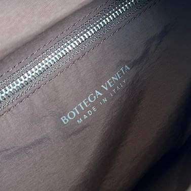 Postino Bottega Veneta 776524.1