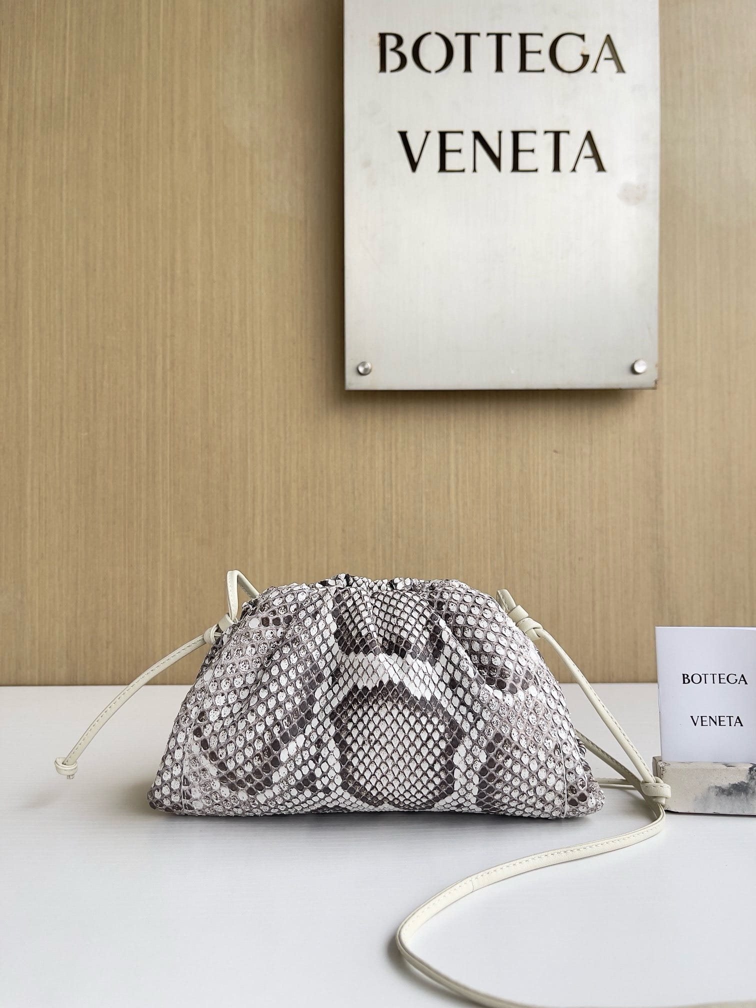 Pouch Bottega Veneta 585852