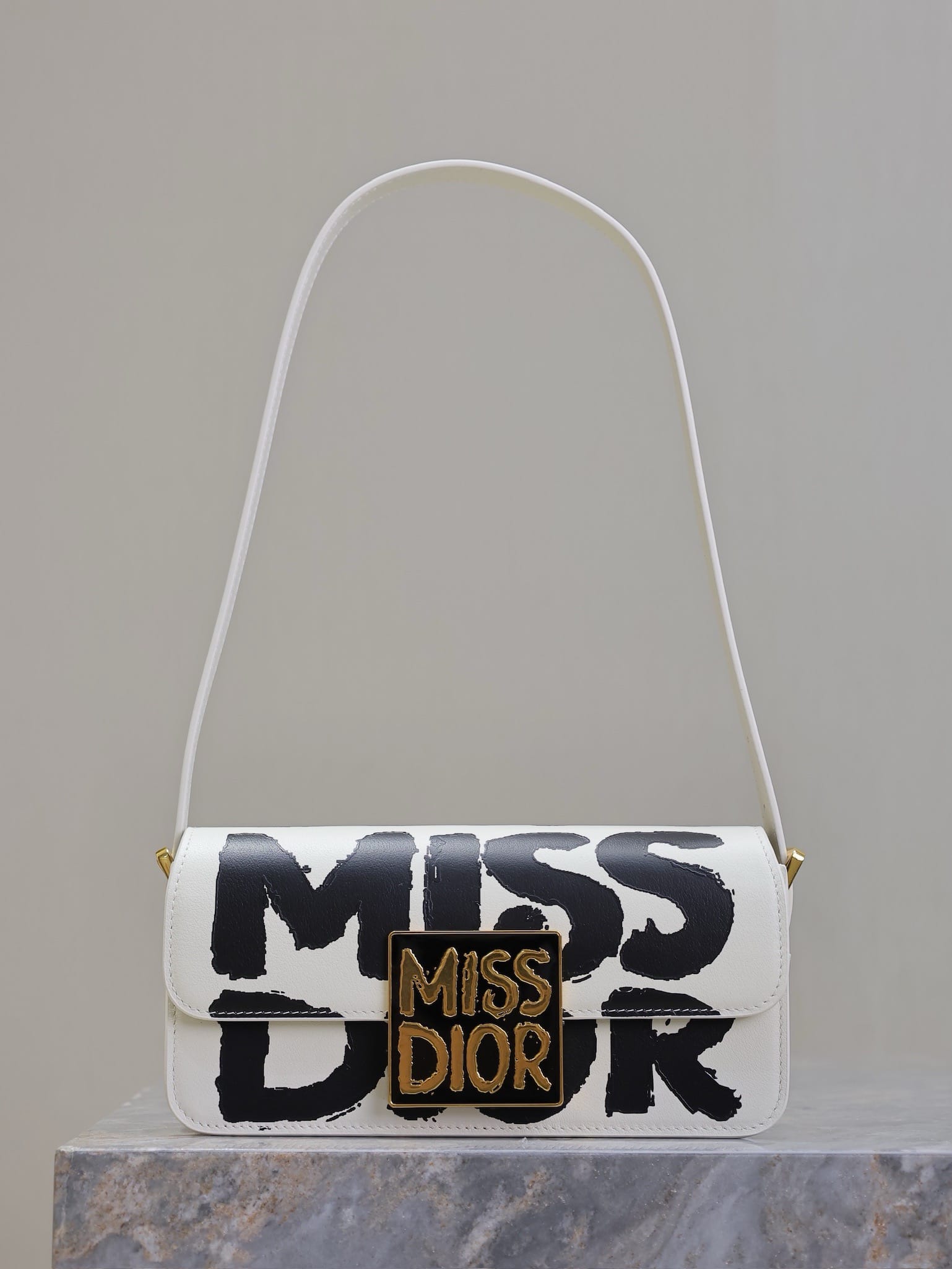 Miss Dior Graffiti Dior 2610.1