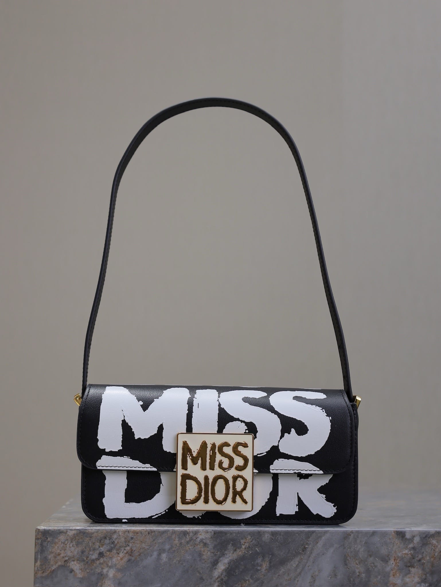 Miss Dior Graffiti Dior 2610.2
