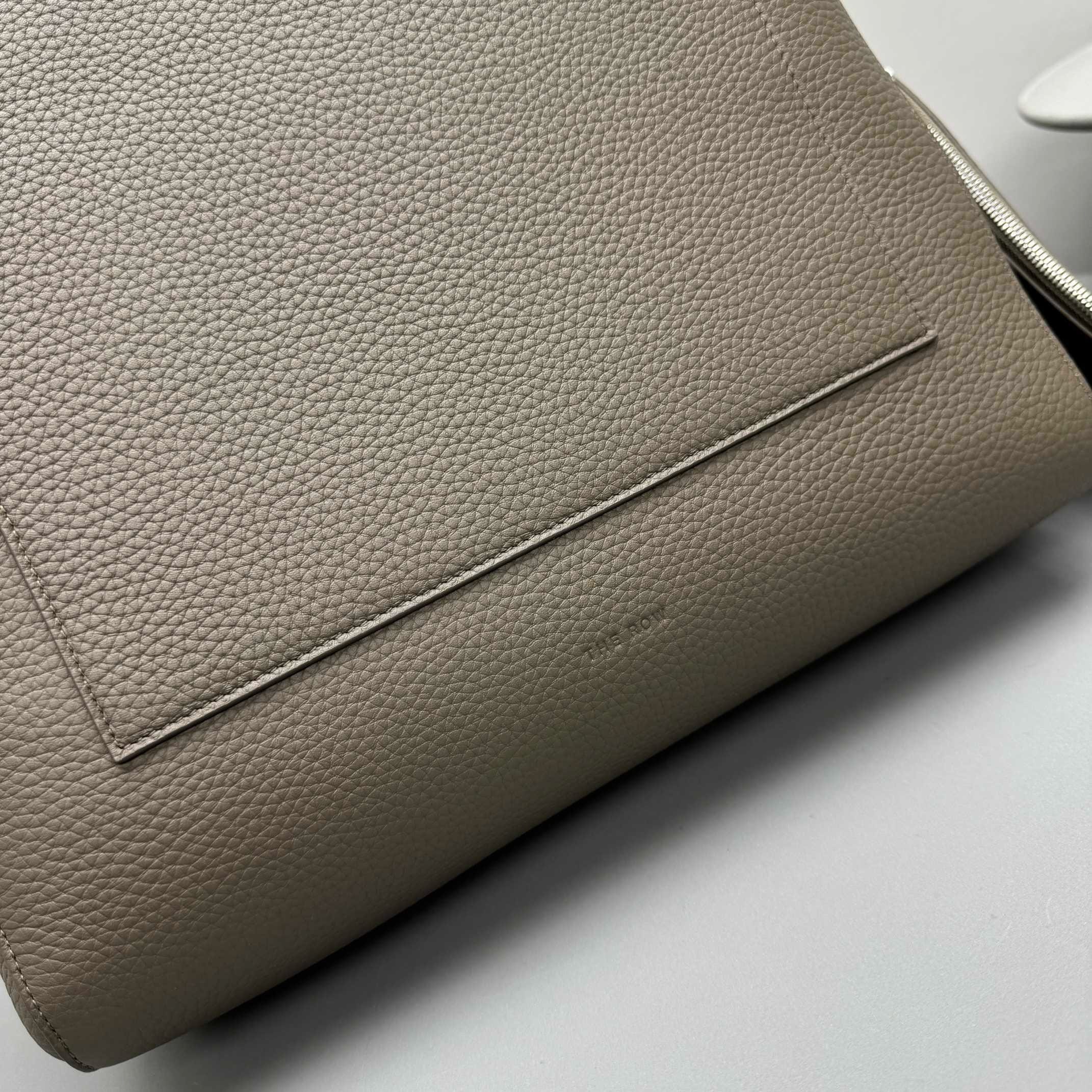 Blake hobo The Row 1726.1