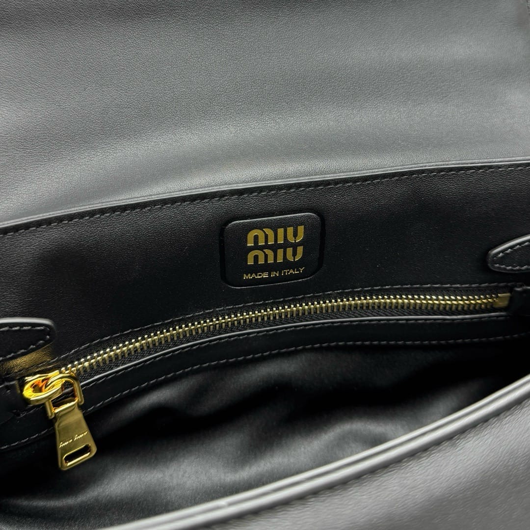 Leather shoulder bag Miu Miu 5BD265.2