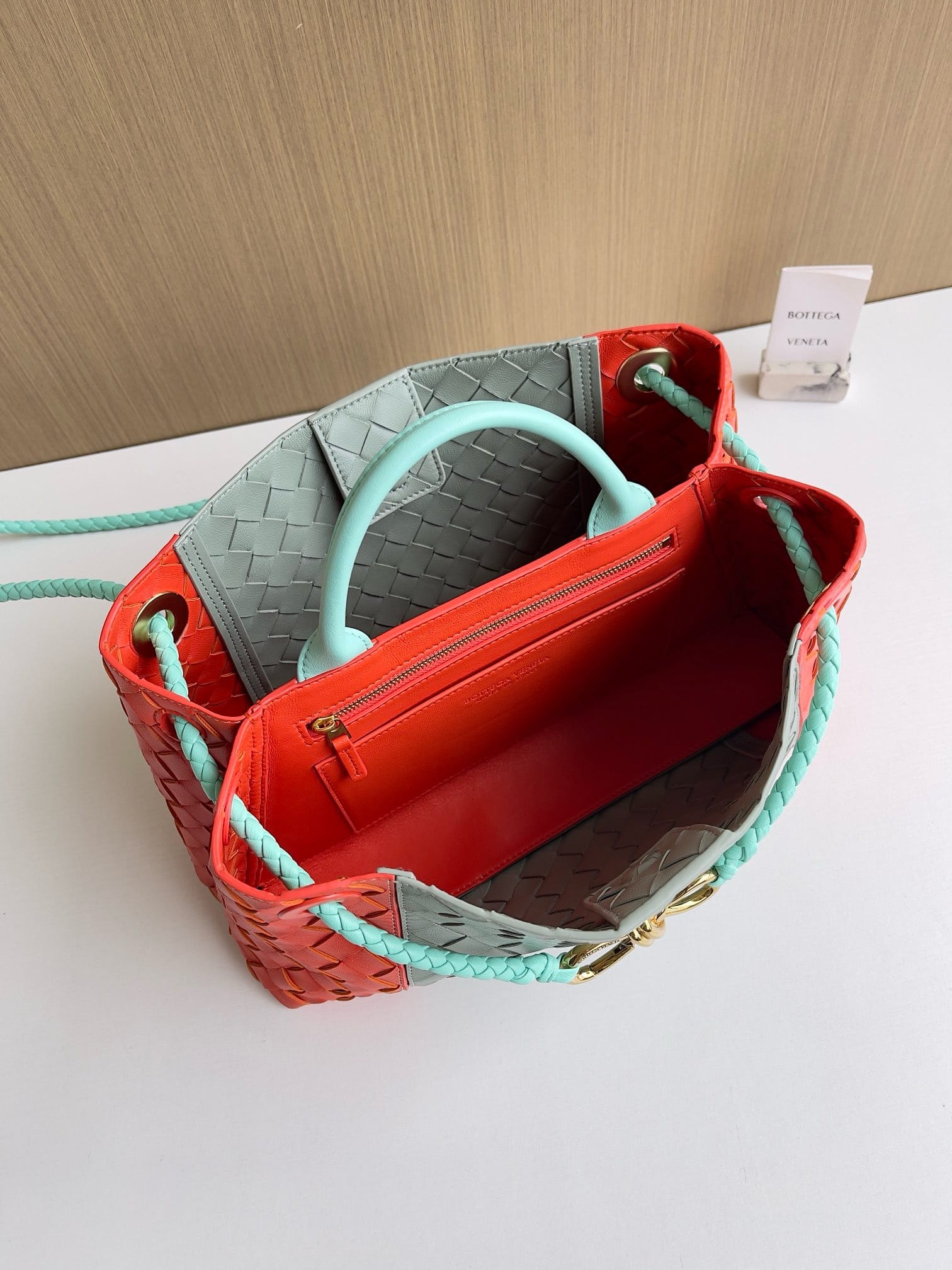 Andiamo East-west Bottega Veneta 796605.15